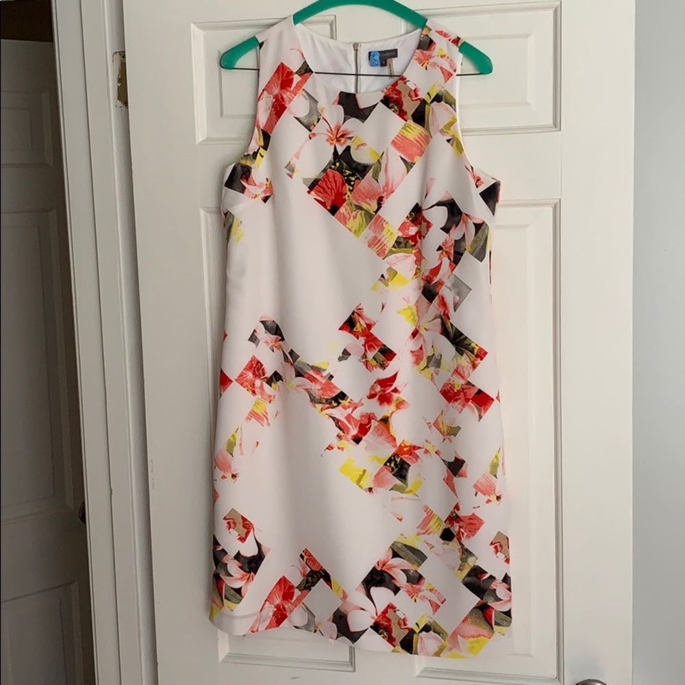 💛 Vince Camuto Shift Dress 💛